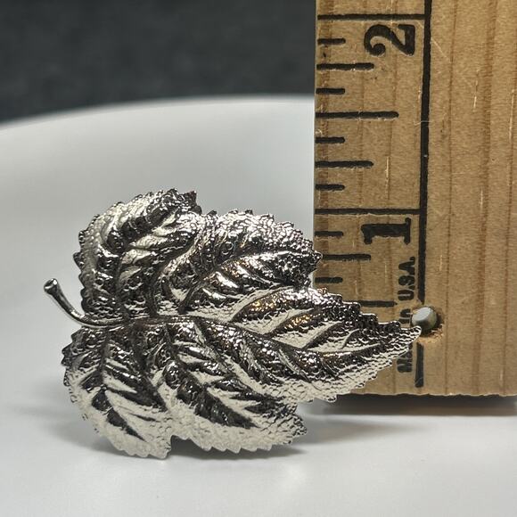 Vintage W Germany Scarf Clip Leaf Design Chic Autumn Fall Accessory Silver Tone - Picture 1 of 8